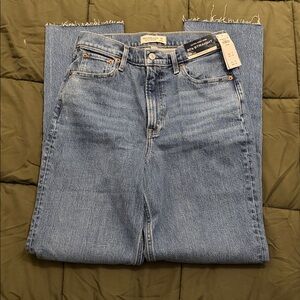 Abercrombie & Fitch Curve Love The 90s Straight Ultra High Rise Jean 29L NWT